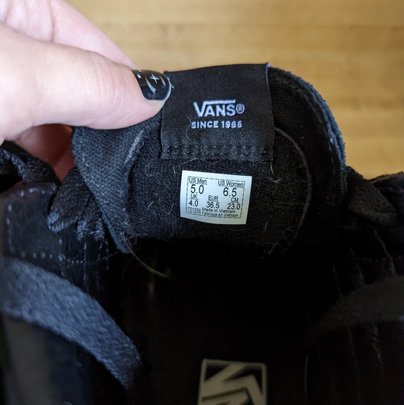 Vans Sk8 Hi black Suede with Stripe Detail Like New - Picture 4 of 5